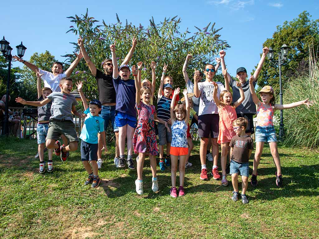 enfants vacances d'été au camping Brin d'Amour en Dordogne