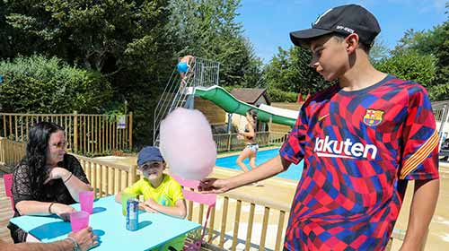 terrasse snack piscine camping Dordogne